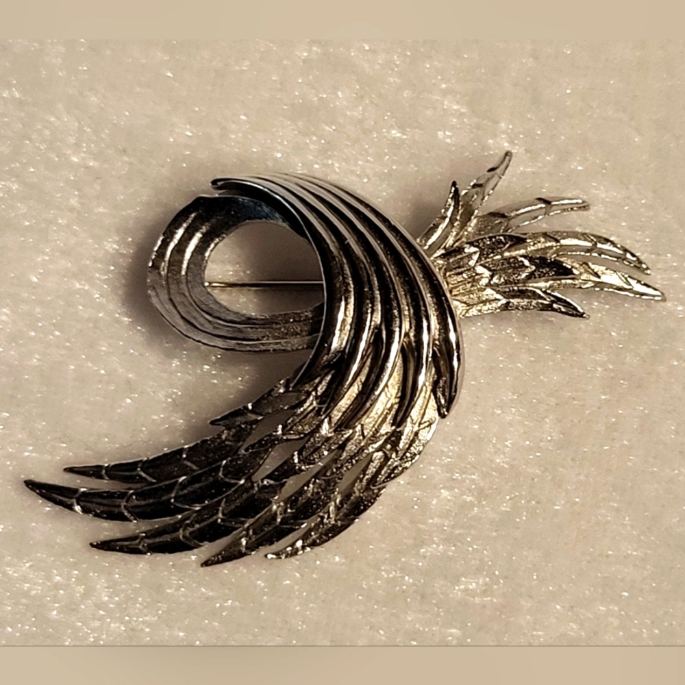 Vintage LCD Silvertone Winged Brooch / Pin